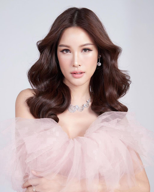 Sammy Sirapatsorn – Most Beautiful Thailand Transgender Models in Pink Sweetheart Dress Photoshoot