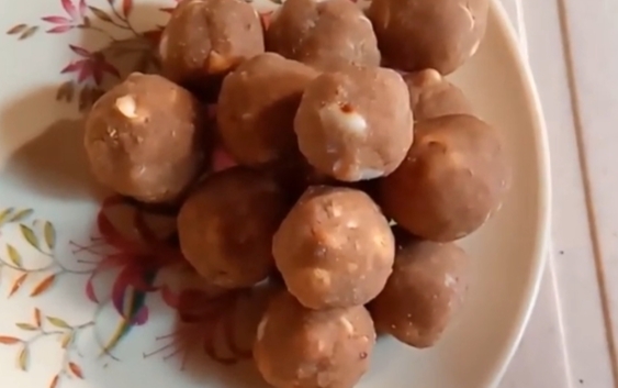 Wheat flour ladoo with jaggery - Atta ladoo  Pranitha recipes