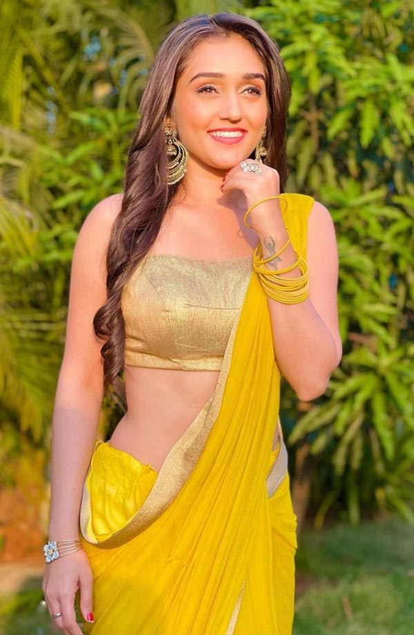 Tanya Sharma saree hot tv actress