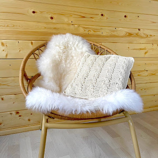 Crochet Cable Pillow by Annemarie´s Haakblog