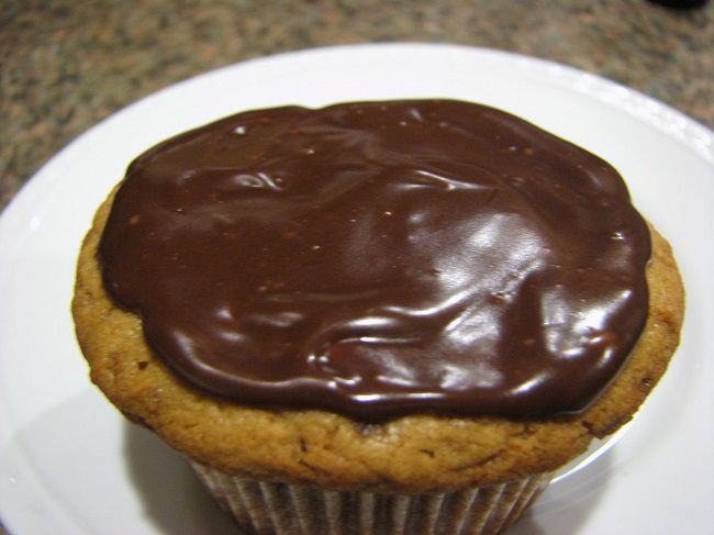 Peanut Butter Cupcakes with Milk Chocolate Glaze 1