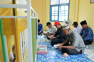 Kunker Pertama di Kecamatan Tempuling, Pj Bupati Inhil Ziarah ke Makam Syekh Abdul Fatah Mumpa
