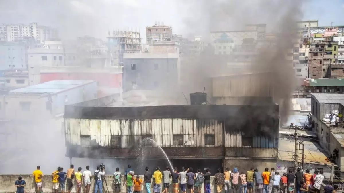 6 personas fallecidas deja un accidente en una fábrica de plásticos en Bangladesh