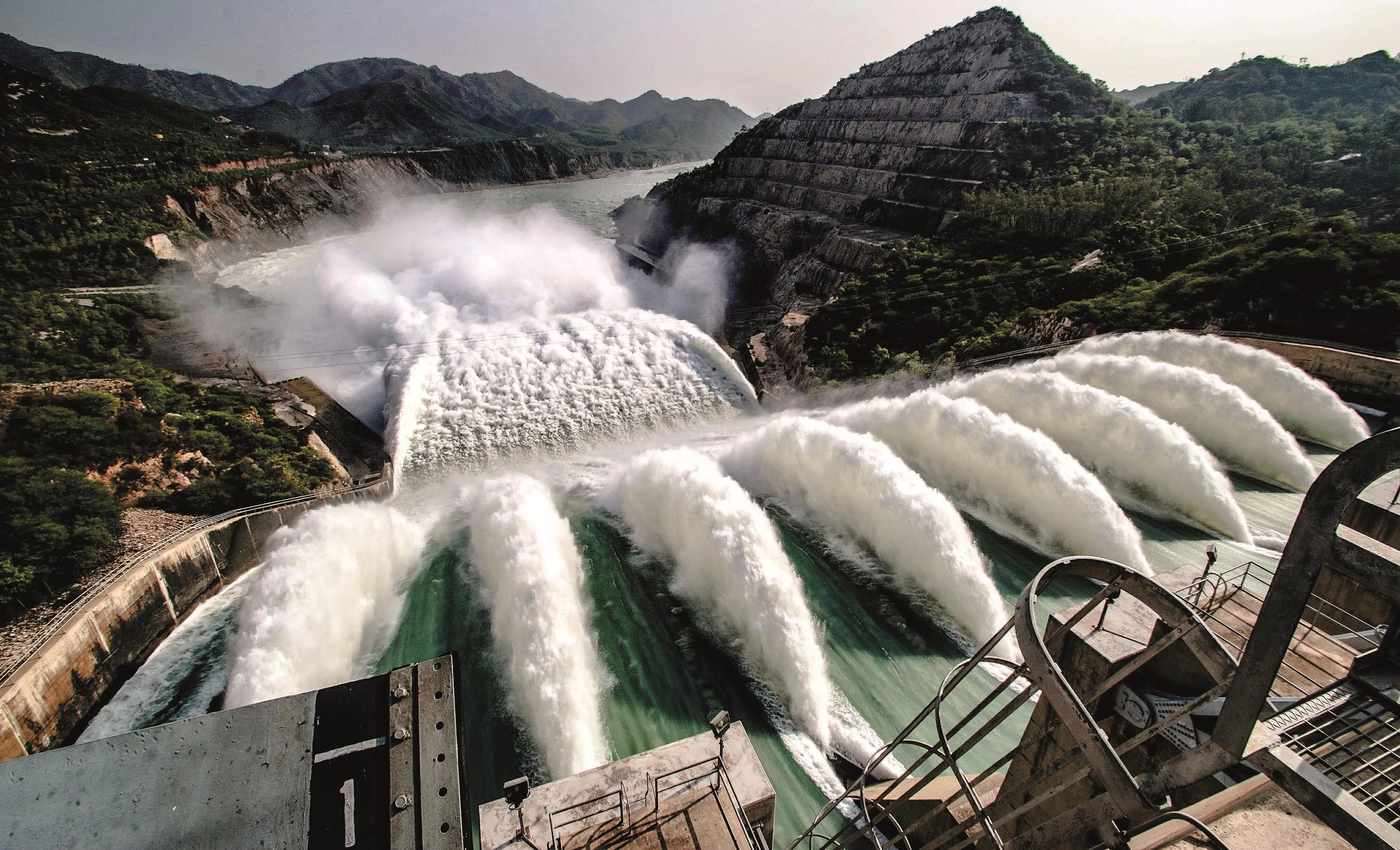 Natural Beauty of Pakistan, Karakoram Highway & Tarbela Dam