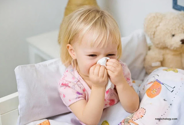 أعراض نزلات البرد عند الأطفال، أسبابها وعلاجها.