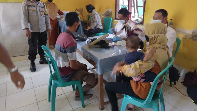 Polsek Alas Barat Monitoring Pelaksanaan Vaksinasi Covid-19 Di Desa Gontar