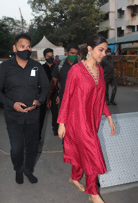 Deepika Padukone visits Siddhivinayak Temple ahead of Ranveer's 83 release