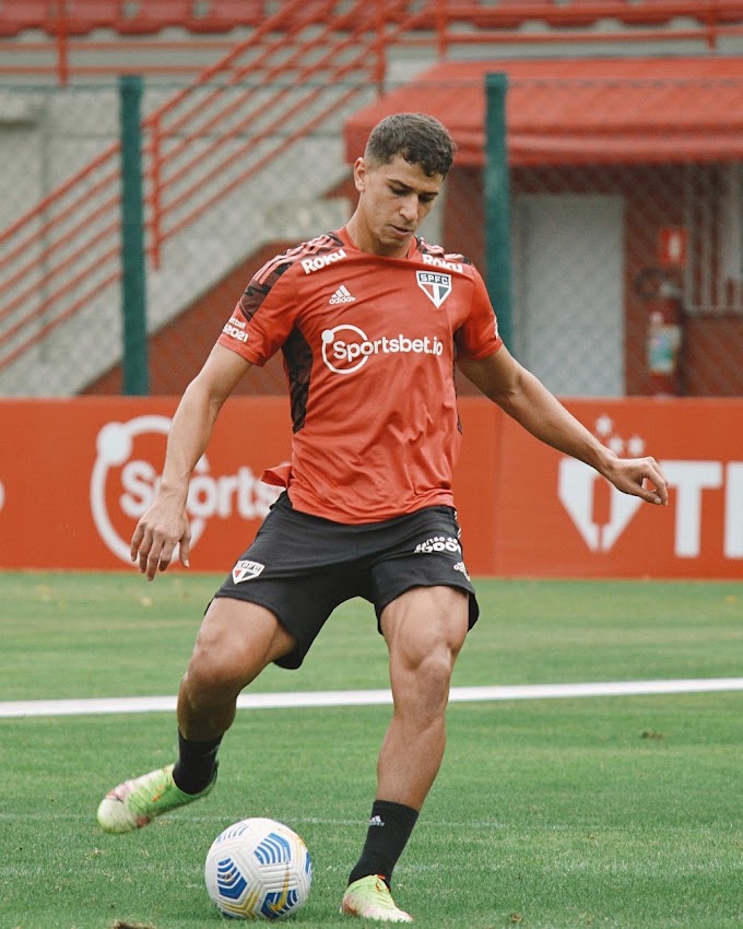 Vitor Bueno assina rescisão e deixa o São Paulo após duas temporadas e meia