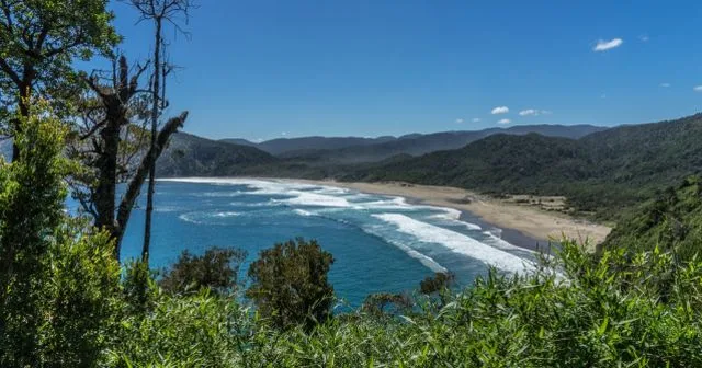 Buscan a turistas extraviados en Caleta Cóndor