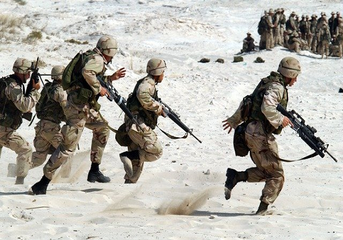 Tropa Militar em deslocamento - Em Relação a Segunda Guerra Mundial é Correto Afirmar que foi um