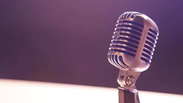أفضل تطبيقات الغناء لتحسين جودة صوتك