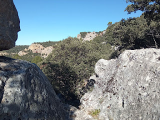 Paso en la roca. Acceso Peña del Castillo