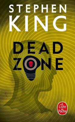 Dead zone est un très bon Stephen King, comme souvent avec ses « vieux » romans. John, le protagoniste, est plus qu’attachant : je l’ai vraiment adoré. Le cours de sa vie houleuse m’a passionnée jusqu’au dénouement magnifique de ce roman. A noter, la critique du monde politique qui reste discrète et ne gêne pas du tout l’histoire, elle apporte au contraire un plus.