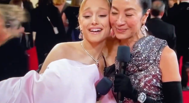 [theqoo] ARIANA NOTICES MICHELLE YEOH DURING HER INTERVIEW