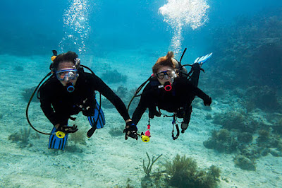 2 divers underwater