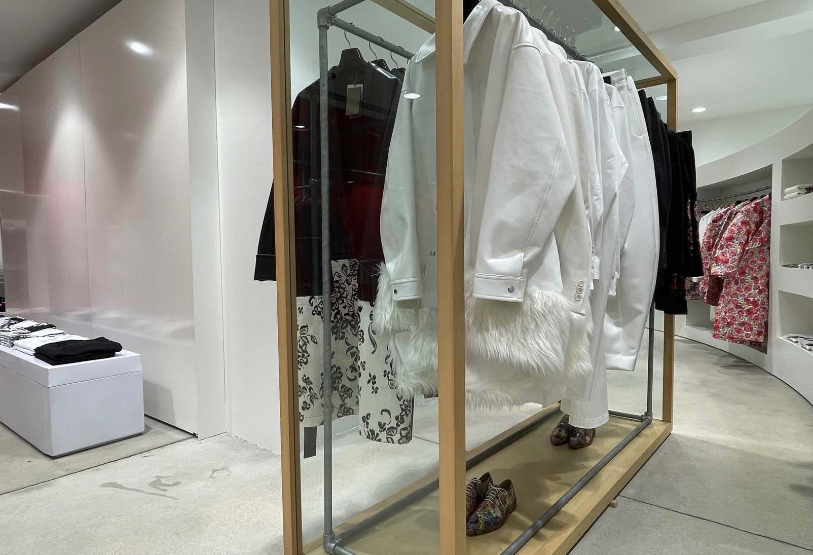 COMME des GARÇONS PARIS S/S 2022 INTERIOR