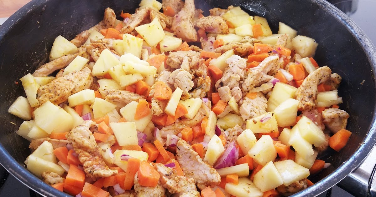 Puten Geschnetzeltes mit Ananas, Zwiebeln und Karotten