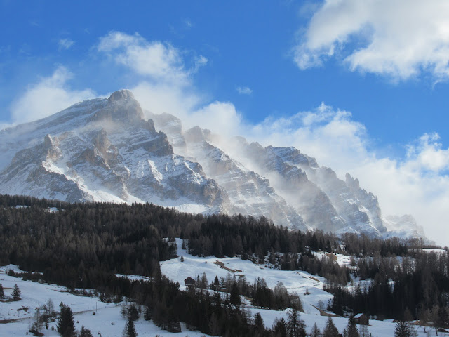 Forte trasporto eolico nelle Dolomiti. (Foto: stazione forestale La Villa, Badia, 01.02.2022)