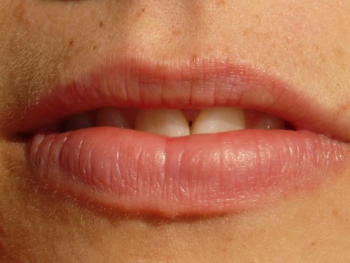 How to Get Rid of Scars on Lips? 7 Best Remedies