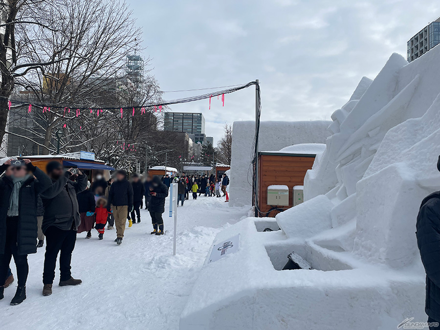 Rising Freedom Gundam Snow Sculpture: Un espectáculo inolvidable en el Festival de Nieve de Sapporo 2024 - 06