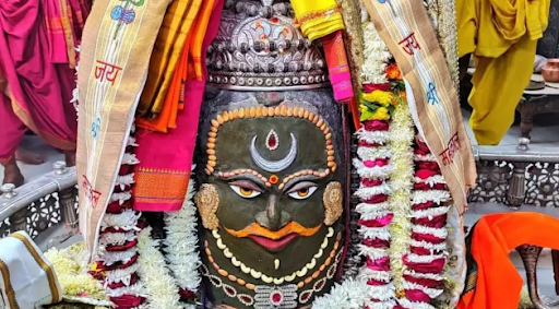 महाकाल मंदिर, श्रद्धालु, सुरक्षाकर्मी, रील, अनुशासन, नियमों, कार्रवाई, मंदिर प्रबंध