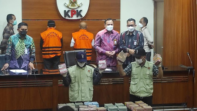  Pemerintah Kota Bekasi kembali berurusan dengan Komisi Pemberantasan Korupsi Suap Wali Kota Bekasi di Balik Sumbangan Masjid