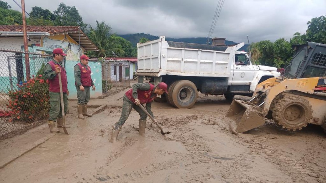 FANB ejecuta labores para recuperar espacios inundados tras lluvias en Mérida