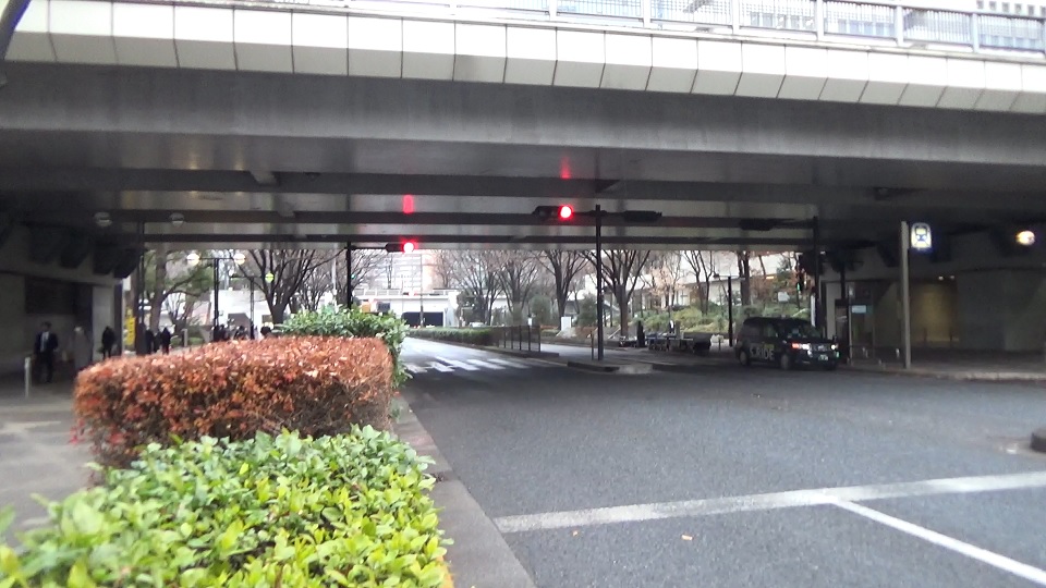 (中央通り副都心4号線の横断路2つ)///サムネイル