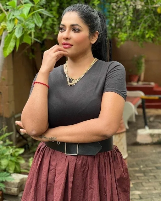 Reshma Pasupuleti tight shirt, Reshma latest look, South Indian actress curves