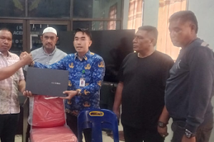 Haji Tole Ganti Peralatan  KONI Aceh Timur Yang Rusak
