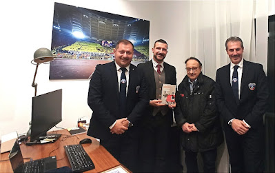 Il libro di Ezio LUZZI "Tutto il Mio Calcio Minuto per Minuto" omaggiato al Presidente della AS ROMA