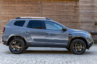 Dacia Duster Extreme SE (2022) Side