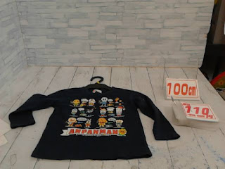 中古品　子供服　１００ｃｍ　ブラック　アンパンマンプリント　長袖Ｔシャツ　１１０円