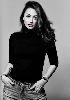 gorgeous vintage movie star namrata shirodkar black and white picture in top and jeans