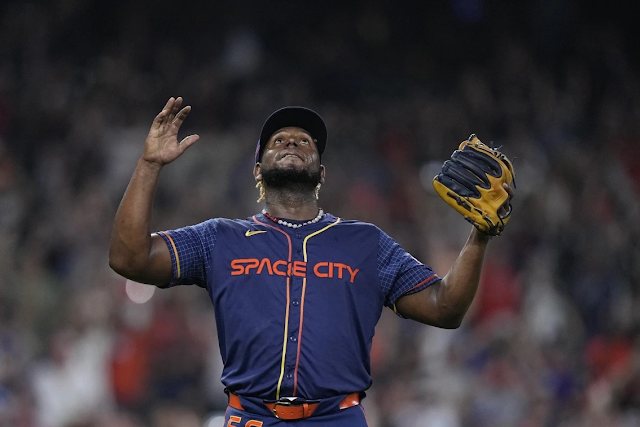 Dominicano Ronel Blanco lanza primer sin hit de la temporada, Astros vencen 10-0 a Toronto