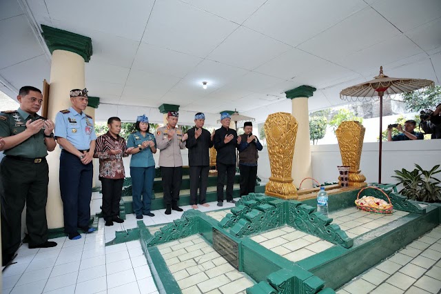Ziarah Ke Makan Leluhur Pendiri Bandung, Bambang: Generasi Penerus Harus Bisa Memberikan Manfaat