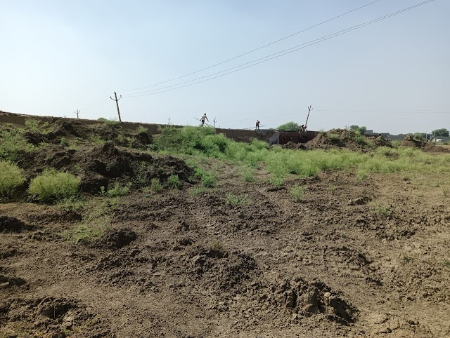  सप्ताह भर से बंद पडा भारत माला प्रोजेक्ट का काम, निर्धारित मापदंड से निर्माण नही होने से खफा किसानों ने कराया कार्य बंद।