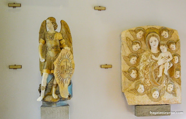 Peças sacras do acervo da Galeria Regional da Sicília, no Palácio Abatellis de Palermo