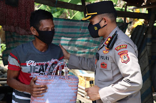 DimasaPandemi, Kapolres Berikan Bansos Pada Kaum Duafa Di Palopo