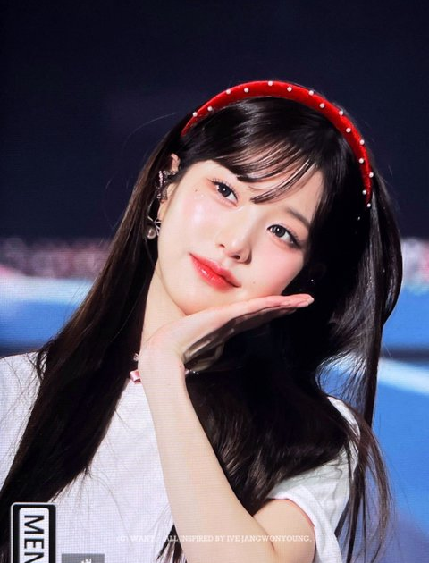 [Pann] WHAT’S UP WITH JANG WONYOUNG’S FACE AT HER CONCERT TODAY?