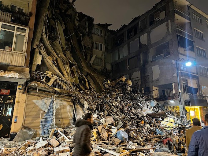 Al menos 100 muertos por terremoto de 7.8 en Turquía