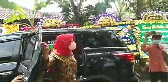 BUPATI KLATEN MELAYAT KE RUMAH DUKA MBAH MINTO : KITA KEHILANGAN SOSOK YANG LUAR BIASA