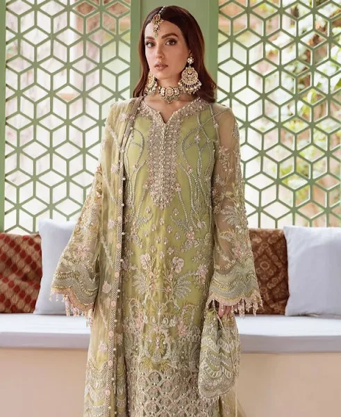 Iqra Aziz Magnificent comeback in Awesome Photo Shoot