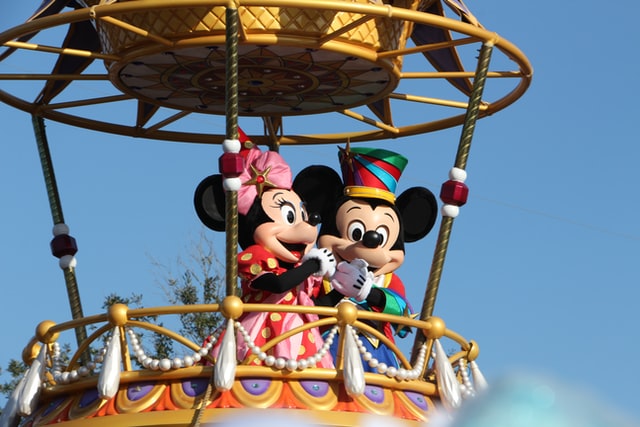 Mickey and Minne Mouse in the parade