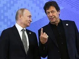 Imran Khan welcomes Putin's statements rejecting insulting the Prophet Muhammad  Pakistani Prime Minister Imran Khan has welcomed the statements of Russian President Vladimir Putin rejecting any insult to the Prophet Muhammad (peace be upon him), under the pretext of freedom of expression.  "I welcome the words of Russian President Vladimir Putin that confirm my message that insulting the Prophet Muhammad is not considered freedom of expression," Khan said in a tweet.  He added that Muslim leaders should spread the word that insulting the Prophet Muhammad is not a matter of freedom of expression.  On Thursday, when answering a question at his annual press conference in Moscow about the line between insulting the feelings of others and the artist's right to express his opinion freely, Putin stressed that insulting the Prophet Muhammad has nothing to do with freedom of creativity.  And Russian media quoted the Russian president as saying, "It is not freedom of opinion, but a violation of the freedom of belief and sacred feelings for those who embrace Islam."  "Let's think about this aspect of the issue, we must provide freedom in general, because without it a sad and boring future awaits us, but we must realize that this freedom contradicts our goals when it tampers with someone else's freedom," Putin said.