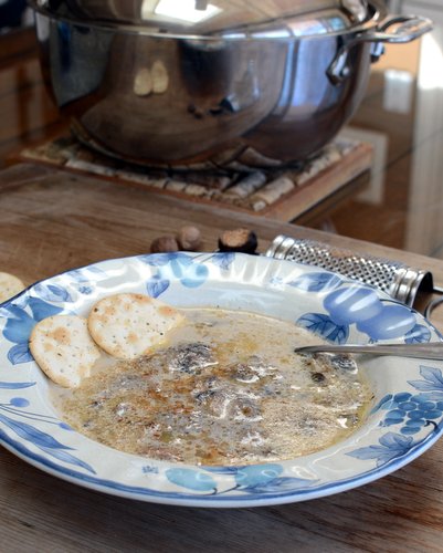 Homemade Mushroom Soup ♥ KitchenParade.com, just a few ingredients, results are nothing at all like from a can.
