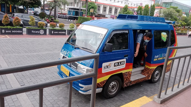 Angkot feeder teman bus solo