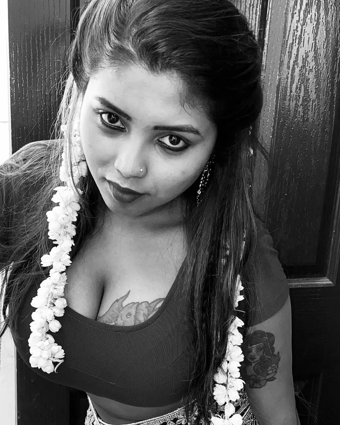 Actress Elakkiya Latest Hot Navel & Cleavage Photos in Saree