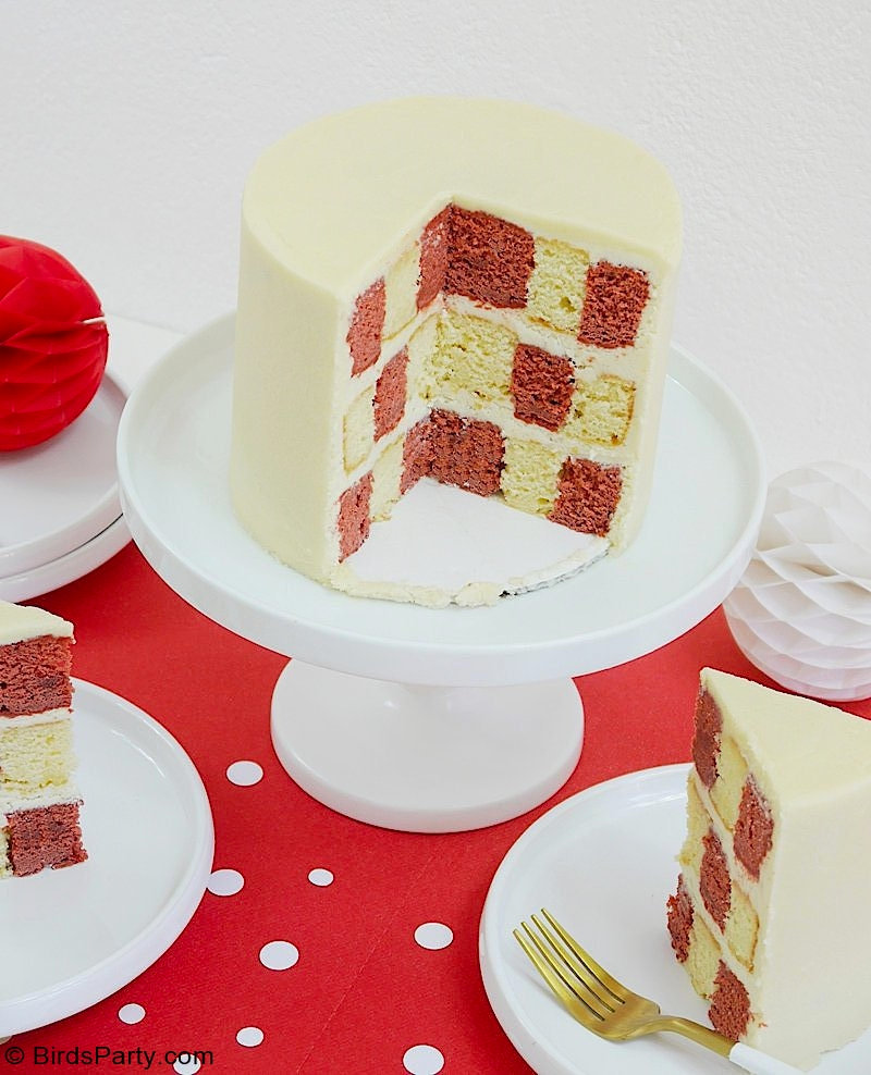 Gâteau Damier Fraise et Vanille - facile à faire, délicieux et fun gâteau pour un gouter d'anniversaire, ou toute occasion festive!