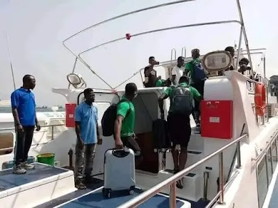 منتخب سيراليون يغادر إلى الكاميرون عبر قارب